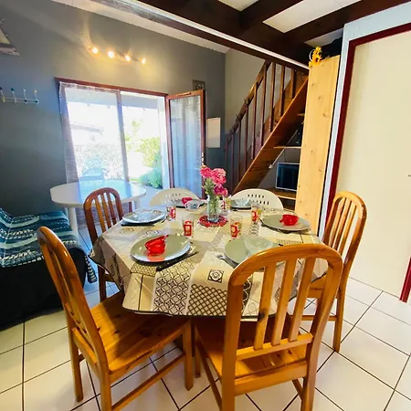 別荘 Agence Jf Immo - V0276 - Maison Dans Avec Piscine Pour 6 Personnes ポルティラーニュ